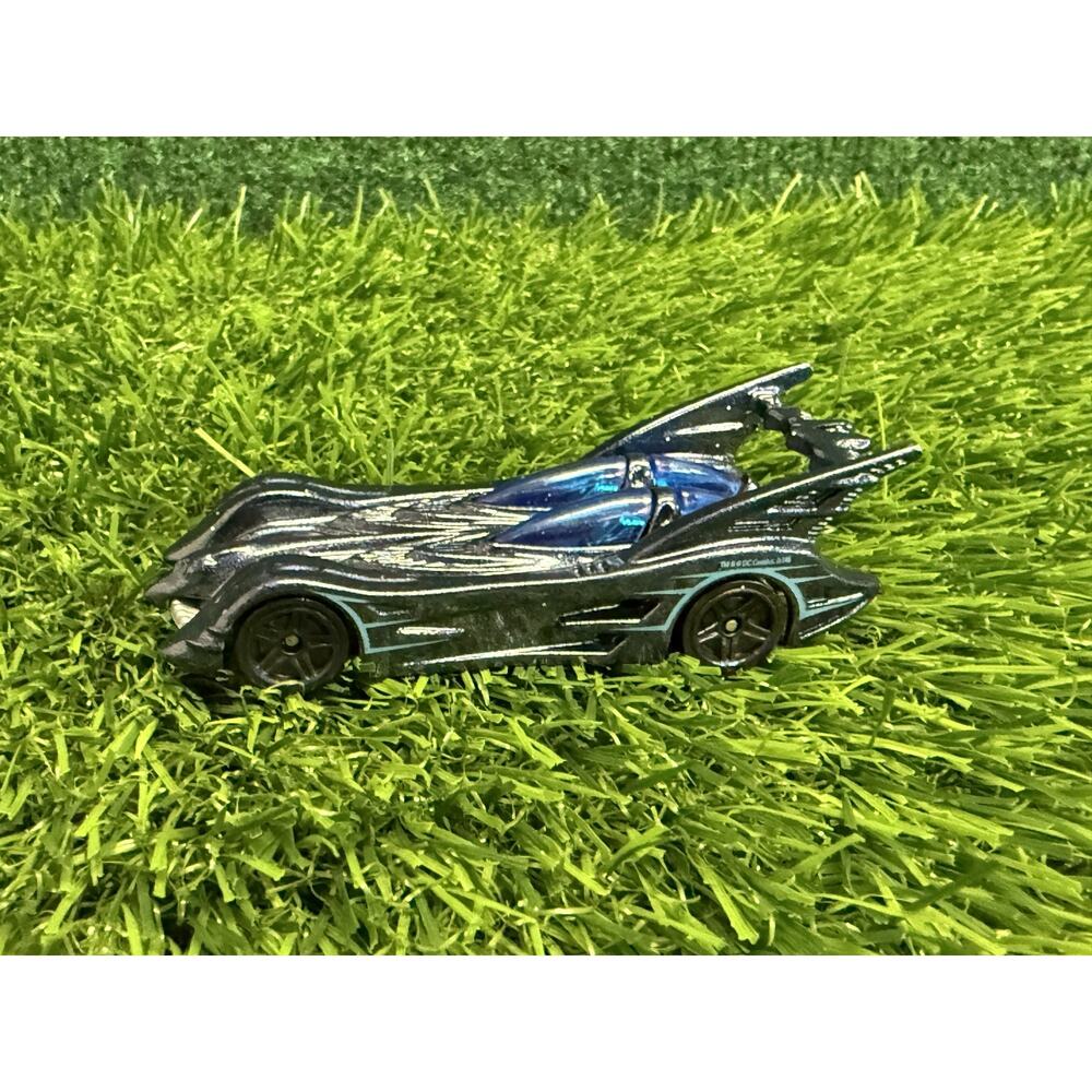Hot Wheels Batmobile Diecast Car 2004 DC Comics Fantasy Vehicle Toy Indonesia
